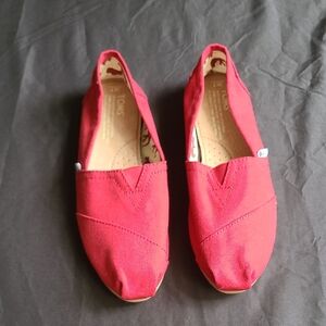 Toms Red Canvas Loafers with Elastic Insert NWOB